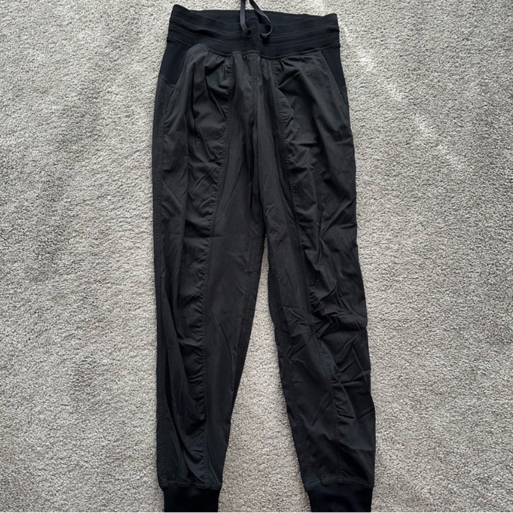size 6 lululemon joggers
